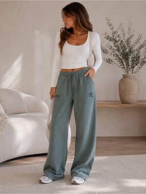 Gap × Disney Women's Wide Leg Sweatpants Size Small (Youth XXL 14/16)